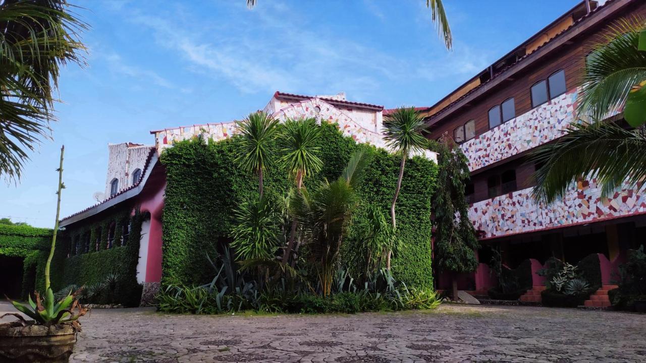 Hotel La Hasienda Kupang  Exterior foto